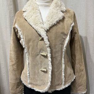 Wilson Leather; beautiful fitted detailed quilted lining coat, Like New, size L